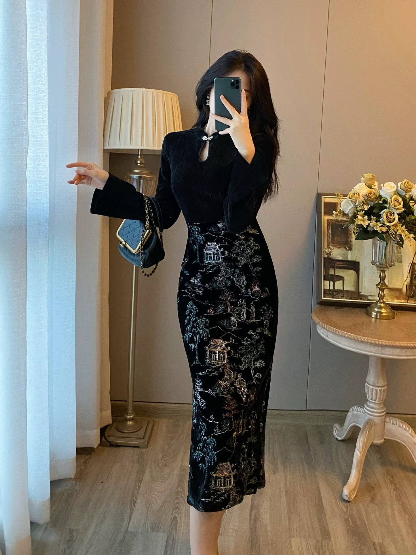 New Chinese style national style black velvet embroidered cheongsam dress for women autumn and winter new temperament slim hip-covering long skirt