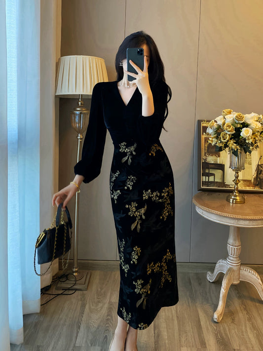 High-end black velvet dress for women in autumn and winter, ladylike temperament, slimming bottoming little black dress, super nice long skirt