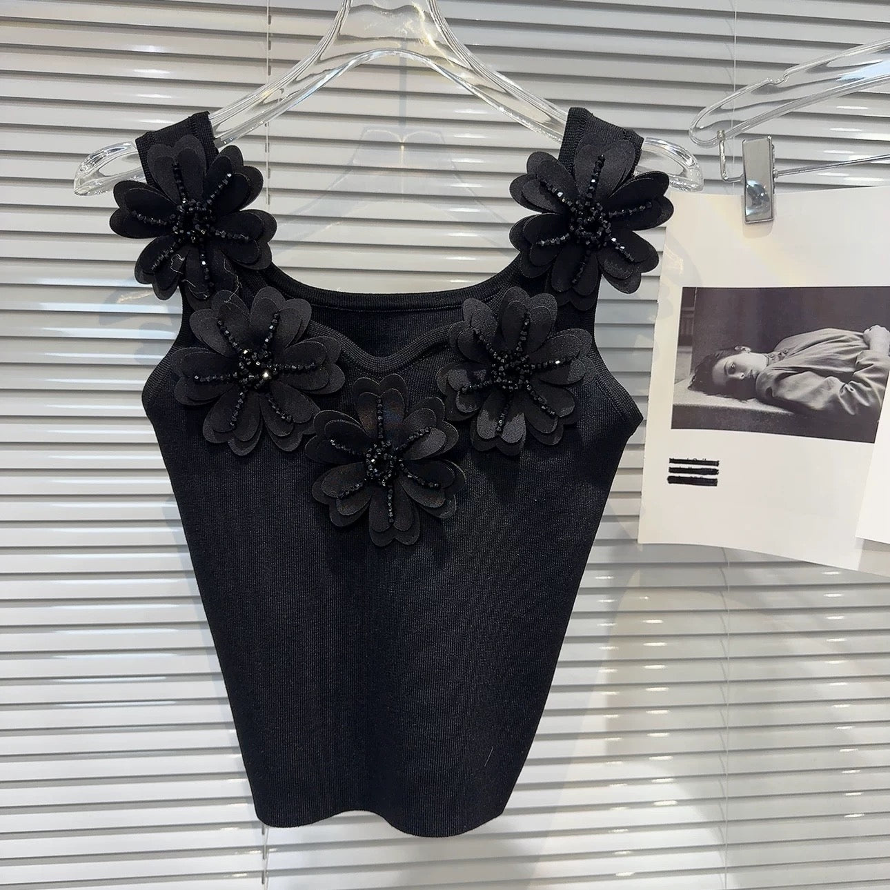 Internet celebrity style 2025 summer new style small fragrance style flower rhinestone beaded solid color exquisite knitted camisole vest for women