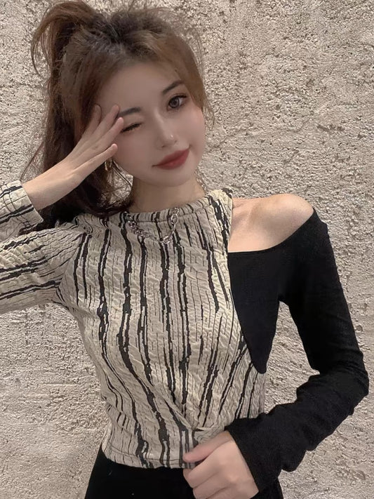 Pure and lusty, early spring design, slimming, clavicle-exposing sexy top, fake two-piece patchwork waist bottoming shirt