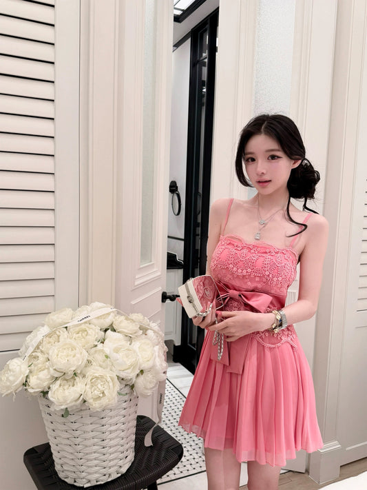 Qiauuu Esaka Nari – A stunning, cool-yet-glamorous camisole mini dress in a custom-dyed "stamen pink" hue, featuring a waist-cinching, slimming silhouette.
