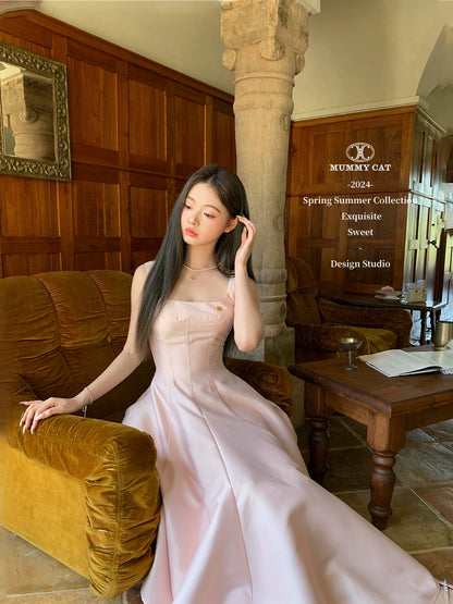 Mummy Cat lays eggs, high-end, exquisite and simple fishbone backless suspender light dress