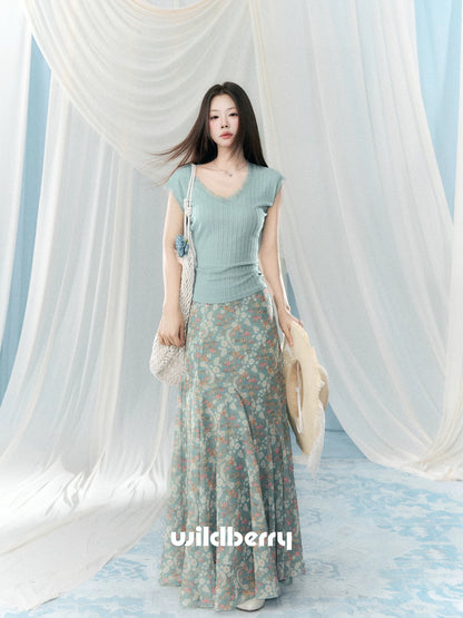 A small wild berry blue V-neck short-sleeved T-shirt for women, a new summer style, slim fit, lace patchwork top.