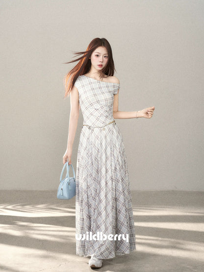 A beautiful long dress with a blue plaid pattern and a small wild berry design, perfect for summer 2026. A Korean style fashion statement.