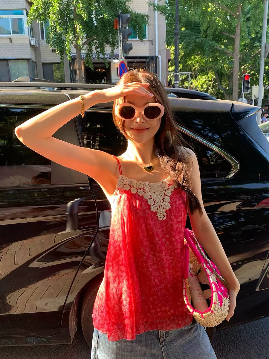 Stylish & distinctive sleeveless top for women (2026 new arrival): a lace and chiffon camisole perfect for petite figures—ideal for trendy, bold summer outfits.