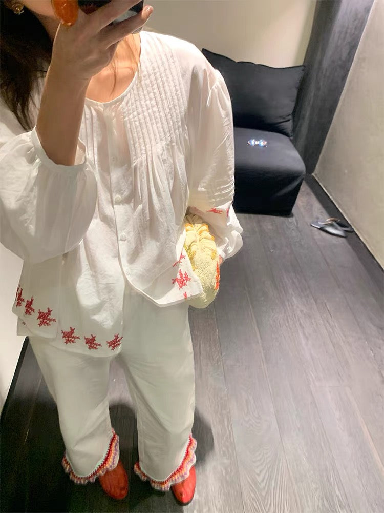 "Luoluo Juanjie" — A distinctive, niche-style long-sleeved shirt featuring embroidery; a loose-fitting, early-autumn top designed to flatter petite figures.
