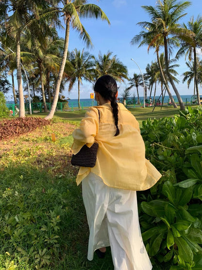Chic, sophisticated, and distinctive: a loose-fitting, long-sleeved ramie shirt featuring yellow embroidery—perfect for a refined, understated look, including for petite figures.