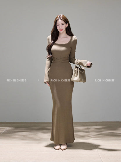 Shu Hulei, a classic beauty, wears a V-neck color-blocked long-sleeved knitted dress for winter, featuring a slimming waist and perfect as an inner long dress.