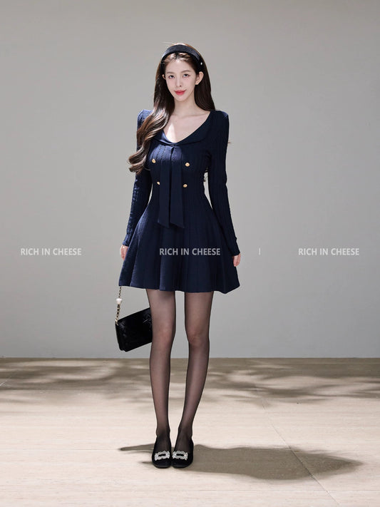 Shu Hulei, a returned noblewoman, V-neck tie-waist Chanel-style knitted dress, slimming pleated skirt.