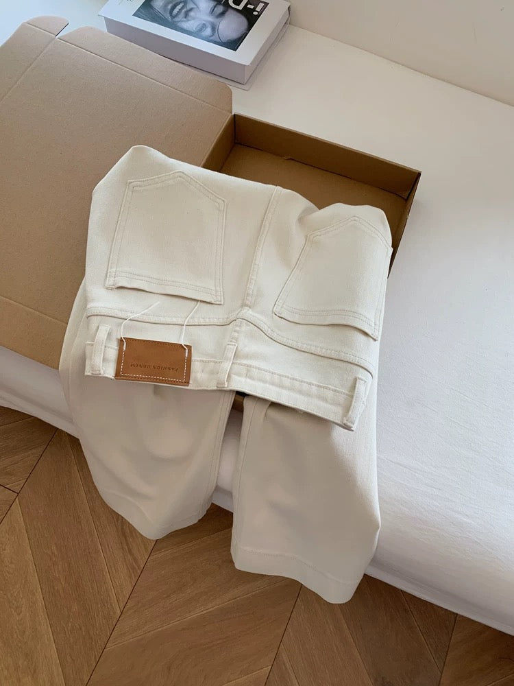 White high-waisted cropped jeans, wide-leg, loose fit, cigarette cut, slim fit, straight leg, baguette style, women's petite women's trousers.