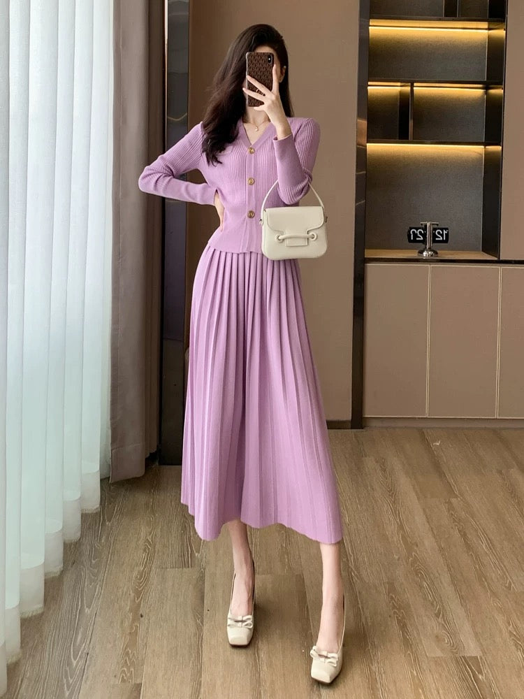 Xiaoxiangfeng fashionable temperament high-end casual purple knitted sweater pleated skirt two-piece suit for women in autumn and winter