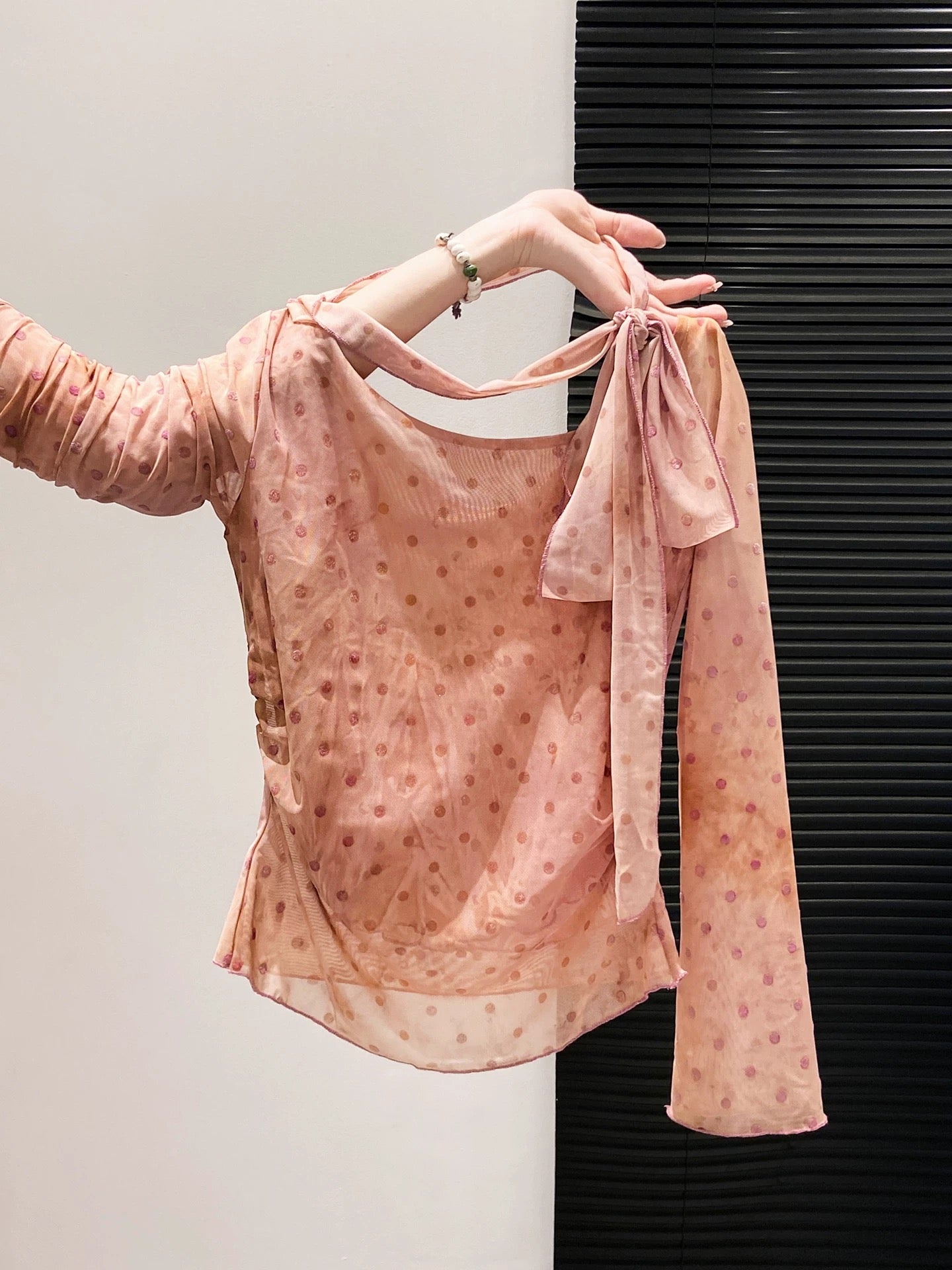 Korean style off-shoulder tie-dye polka dot mesh long-sleeved t-shirt for women, new autumn style, slimming and uniquely beautiful top.