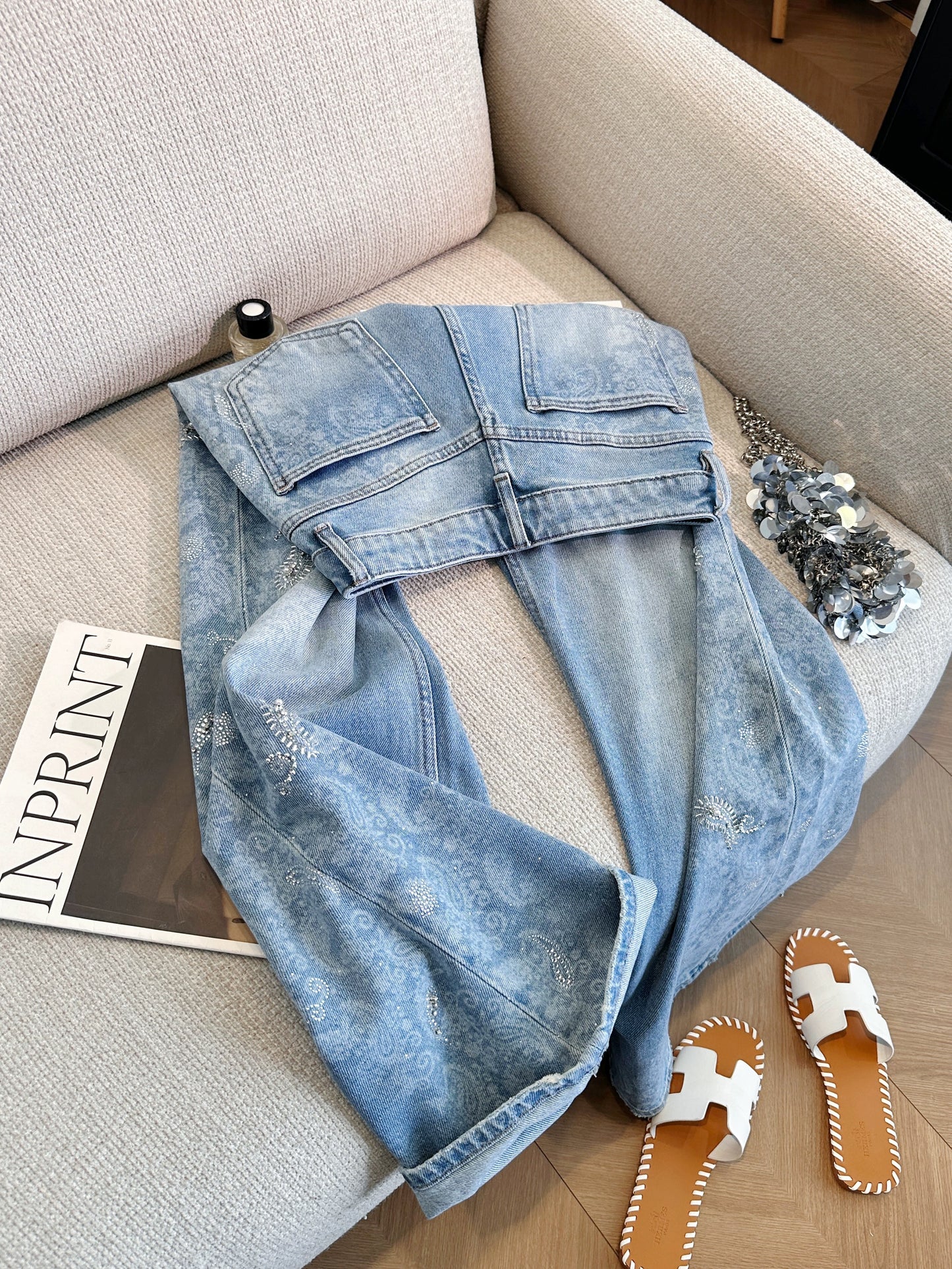 Blue high-waisted wide-leg jeans with rhinestone accents, a super stylish and versatile straight-leg style for women, perfect for summer 2026.