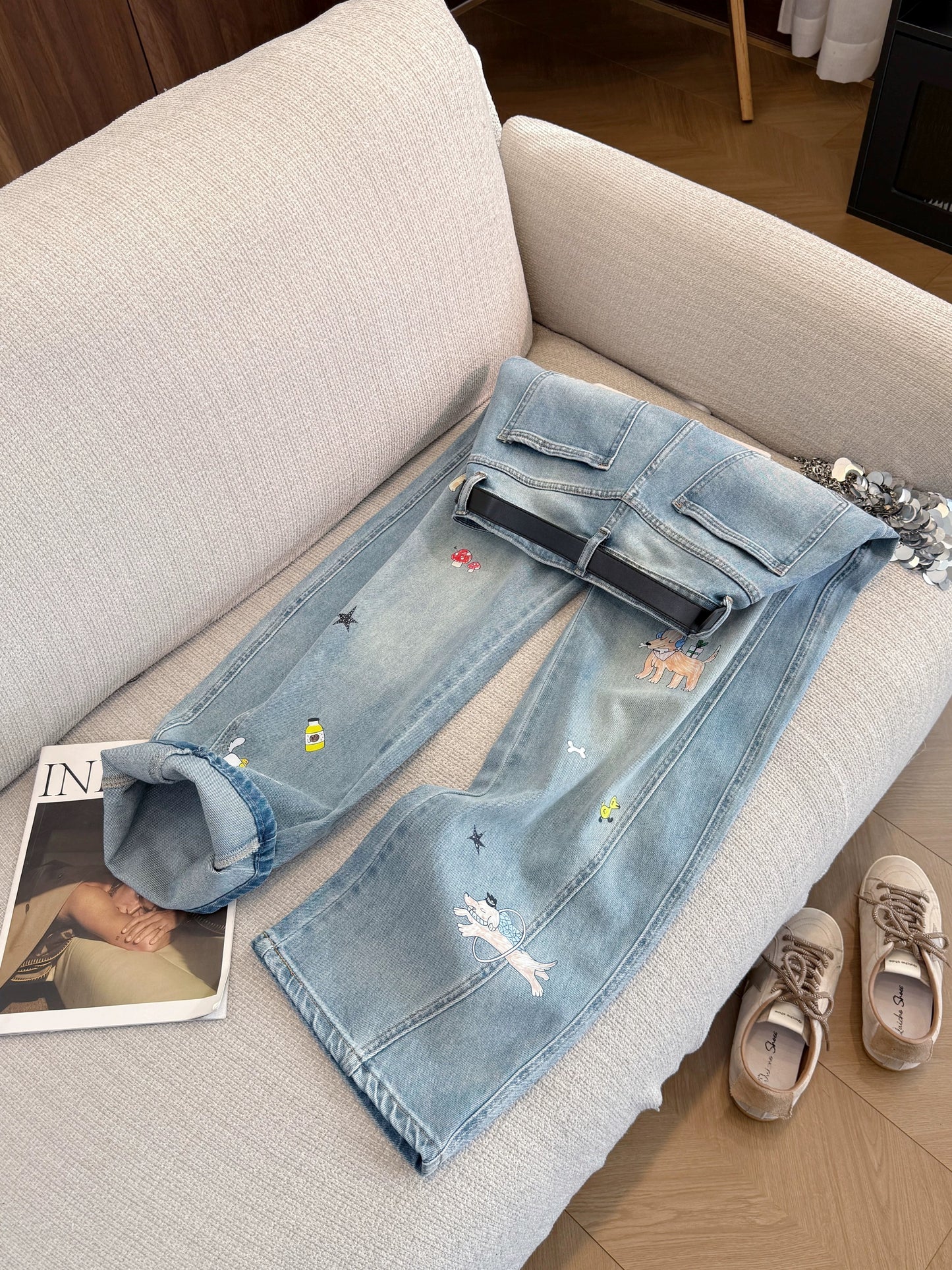 Blue cartoon print jeans with belt, new summer style for women, 2026. Unique and super stylish slim-fit straight leg pants.