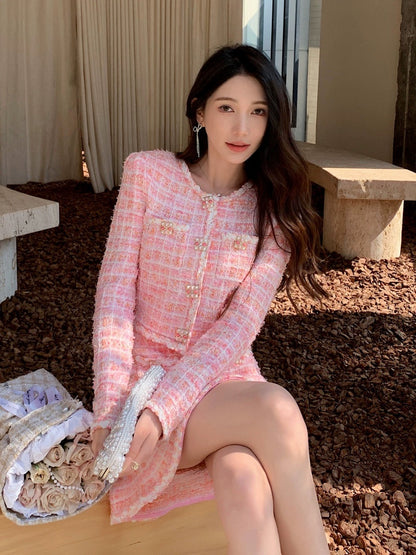 This year's popular trend is beautiful suit skirts, rich daughter's pink fragrant jacket, knitted tops, hip-hugging fishtail skirts