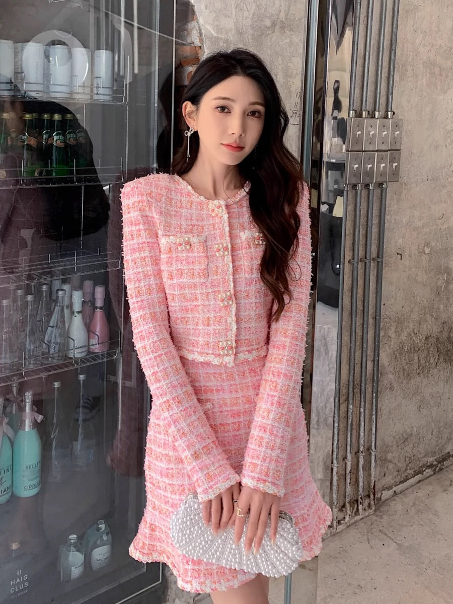 This year's popular trend is beautiful suit skirts, rich daughter's pink fragrant jacket, knitted tops, hip-hugging fishtail skirts