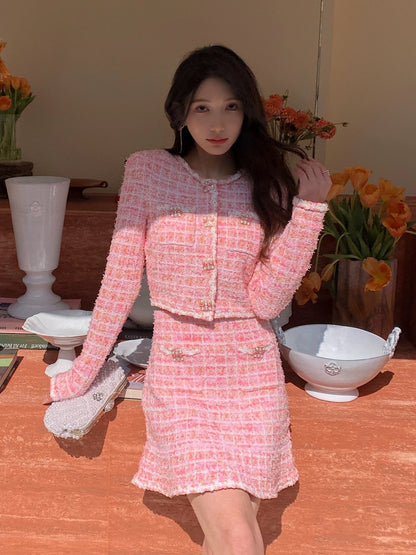 This year's popular trend is beautiful suit skirts, rich daughter's pink fragrant jacket, knitted tops, hip-hugging fishtail skirts
