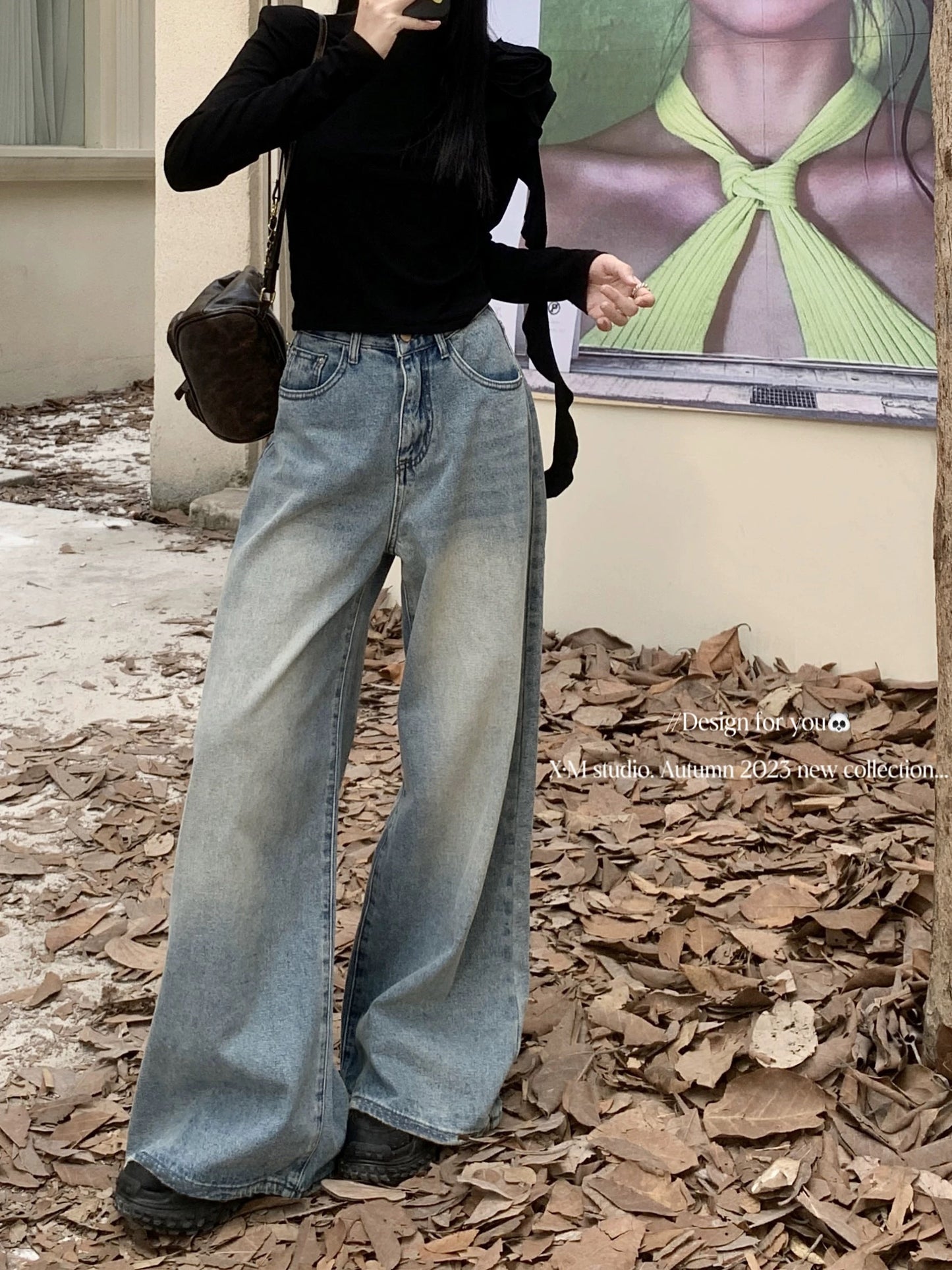 Retro-style light blue washed denim wide-leg jeans for women, high-waisted, loose-fitting, straight-leg, floor-length trousers, trendy.