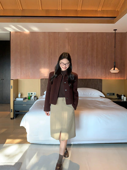 pusumede Elegant Moment: A sophisticated short wool coat with a turn-down collar, perfect for women.