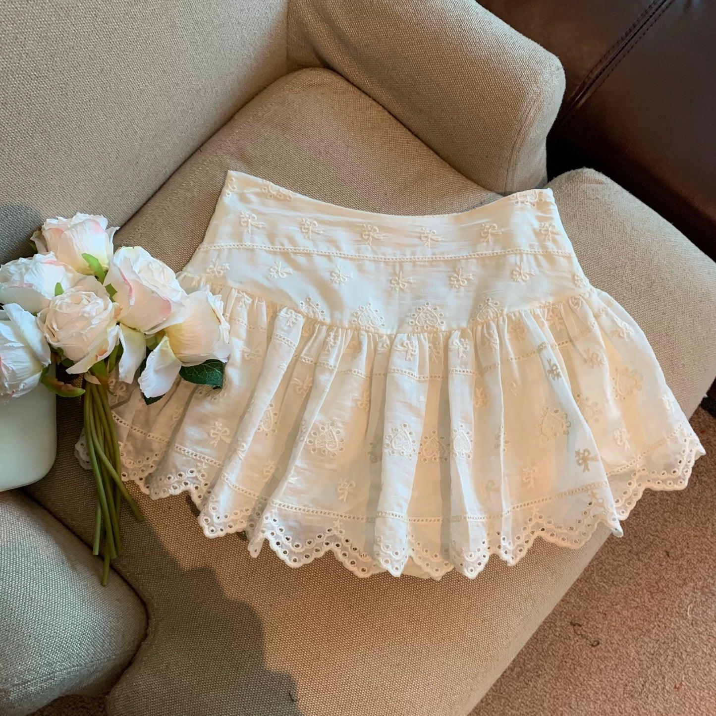 Jade Closet direct store recommendation ~ sweet style heavy embroidery hollow lace anti-exposure short skirt for women