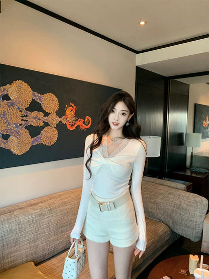 J11 Studio/Pure Desire V-neck design with cross-knot slim fit and lace splicing bottoming shirt for women