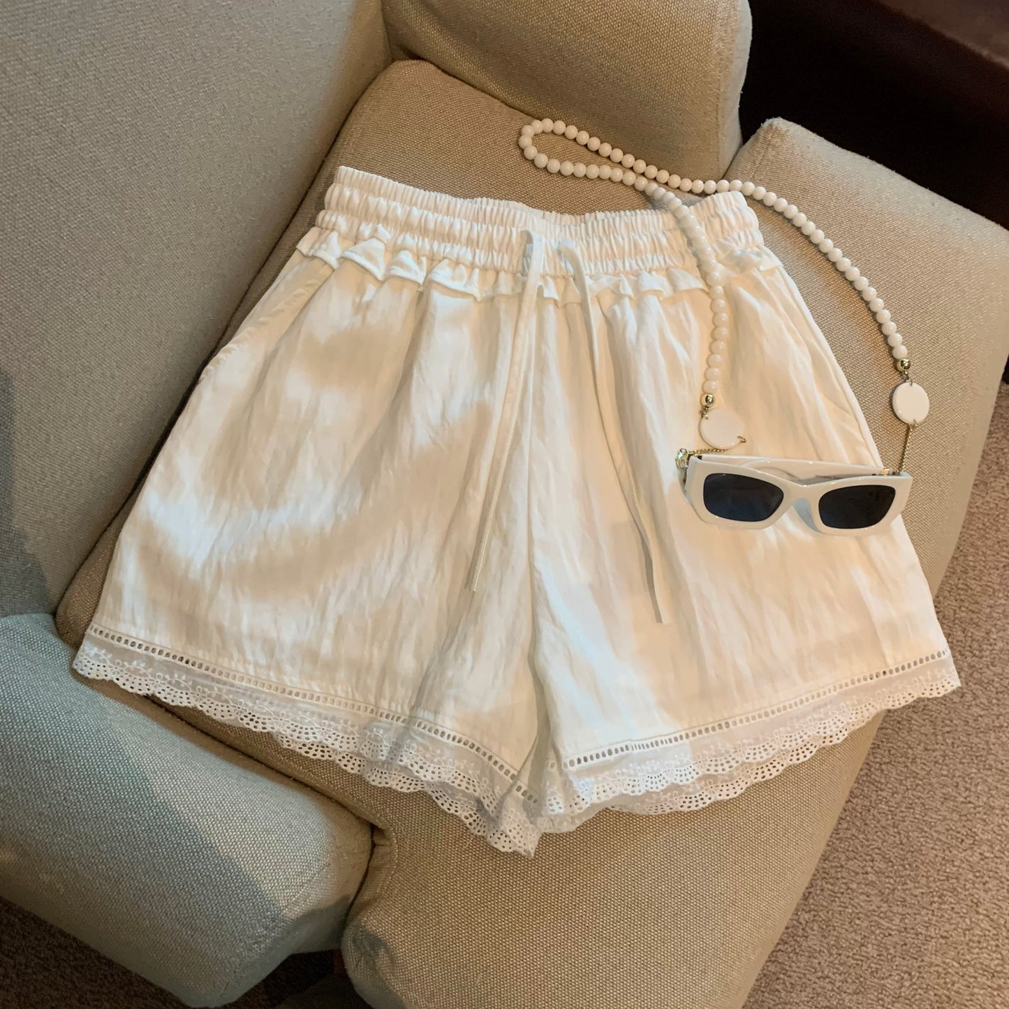 Jade Closet direct store recommendation ~ Medela pure desire style lace lace stitching elastic waist wide leg shorts