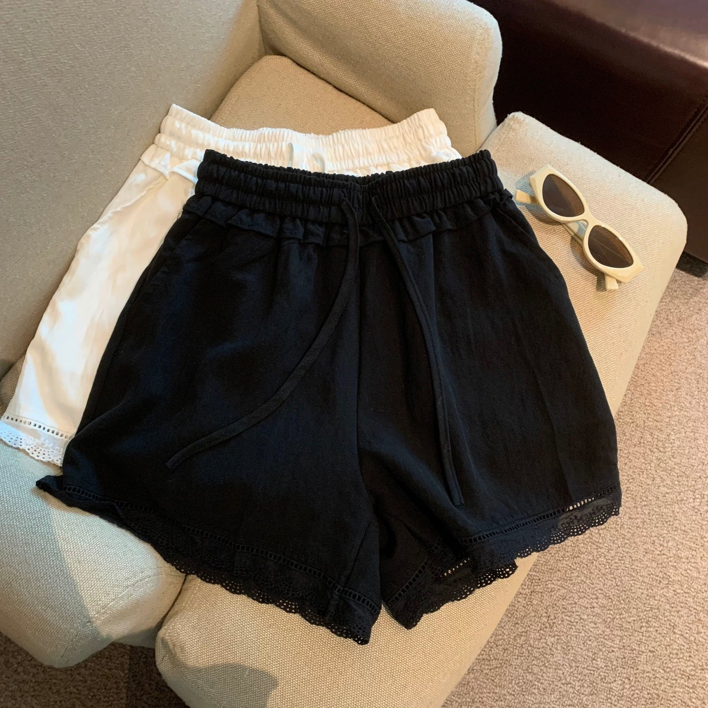 Jade Closet direct store recommendation ~ Medela pure desire style lace lace stitching elastic waist wide leg shorts