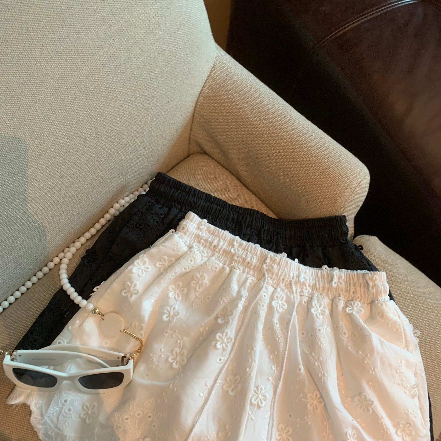 Jade Closet direct store recommendation ~ lazy and relaxed feeling embroidery heavy design hook flower lace wide leg shorts