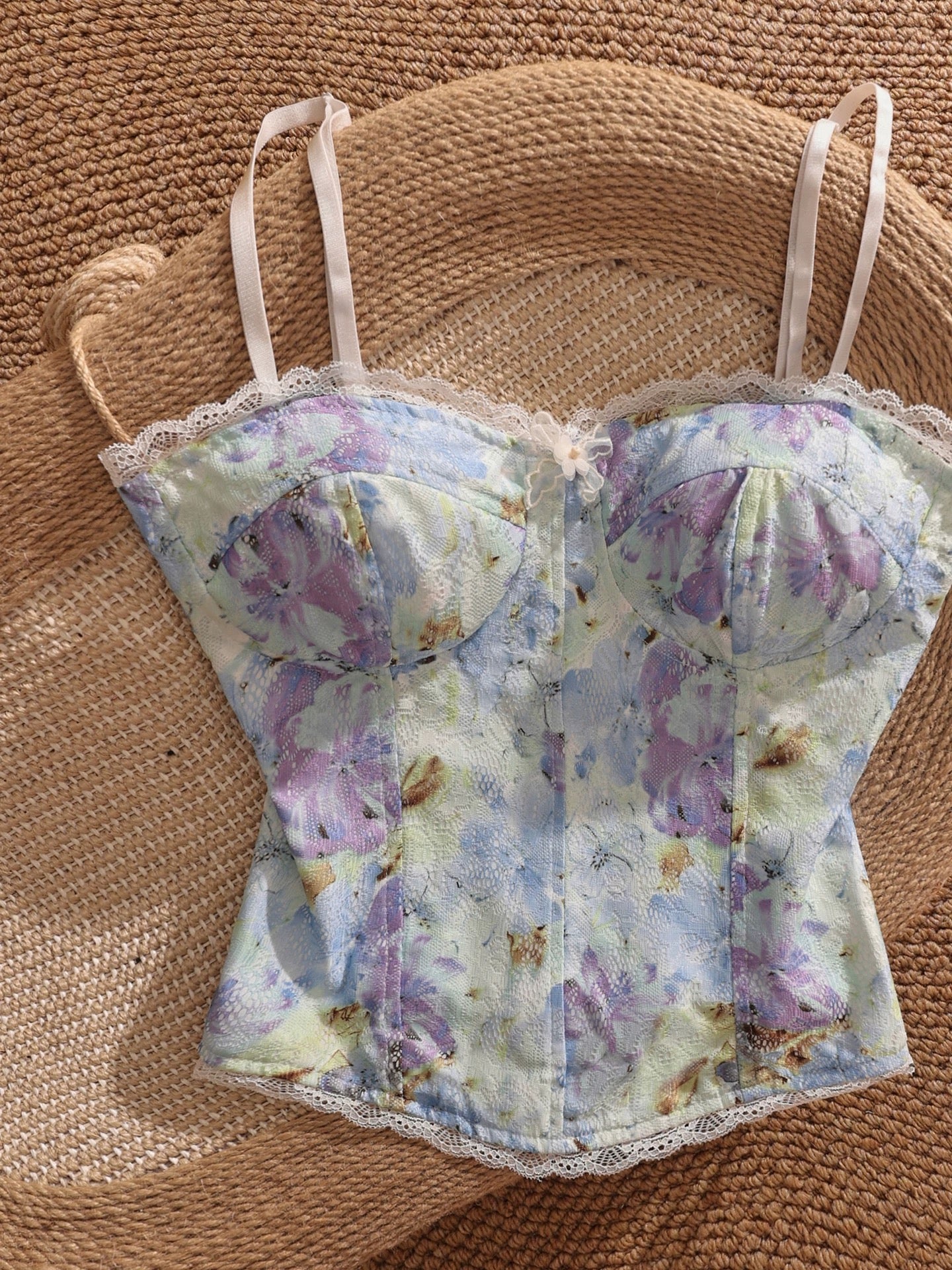 Retro chic sweet and spicy fishbone camisole for women, perfect for wearing as outerwear, sexy print, unique short style, suitable for layering.