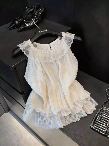Guangzhou Shisanhang French-style chic halter-neck camisole with lace paneling and a ruffled hem.