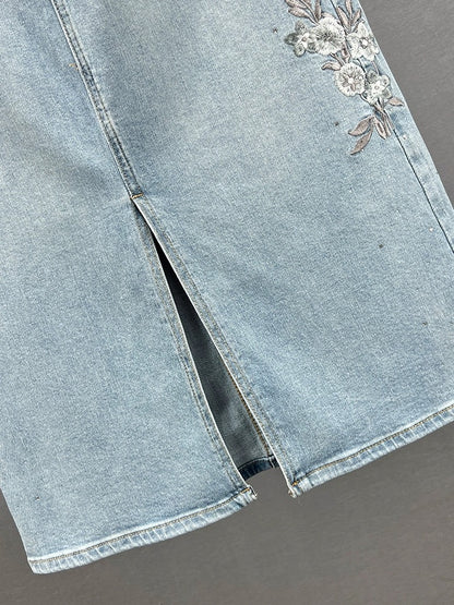 Ethnic style embroidered slit denim skirt for women 2024 new spring and summer high waist slimming mid-length skirt
