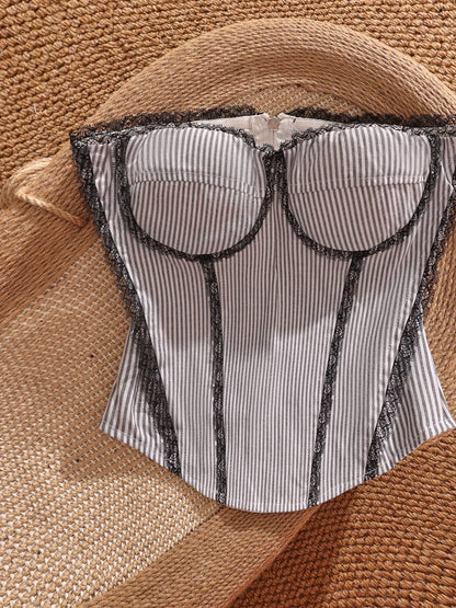 Striped chic lace-trimmed strapless tank top for women, off-the-shoulder style, can be worn alone or layered, fitted waist, short and sexy top.