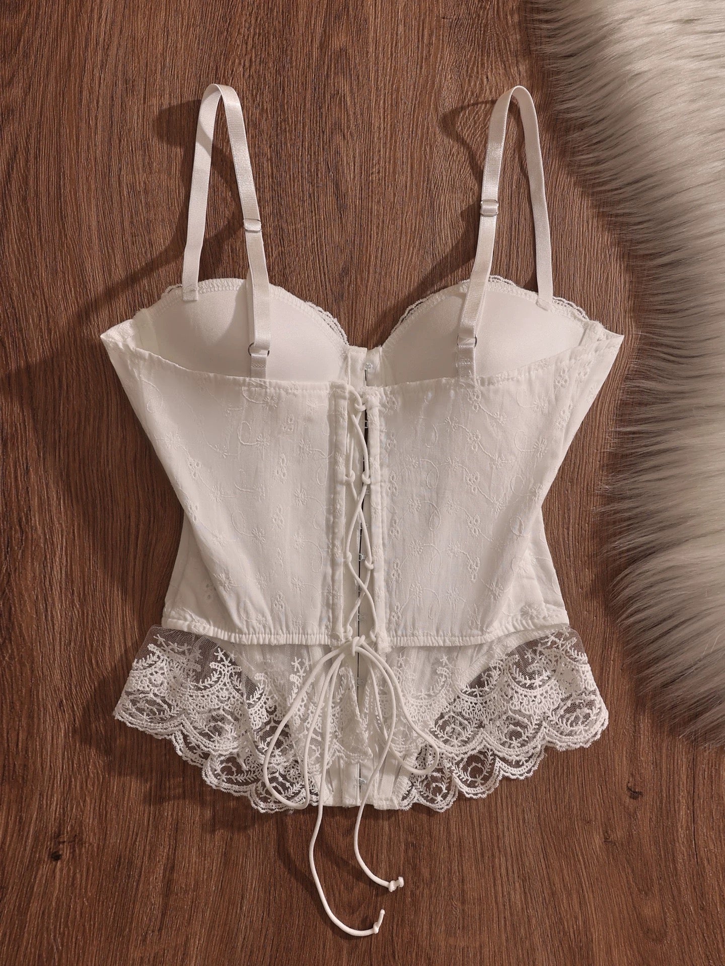 Sexy and sizzling style, padded bra, high-end feel, niche design, unique and elegant slimming top for women.