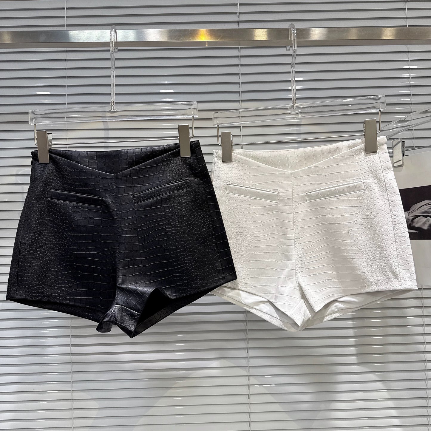 Popular 2025 Autumn New Street Style Hot Girl V-Shaped Waistband Pocket Crocodile Texture PU Leather Pants/Shorts