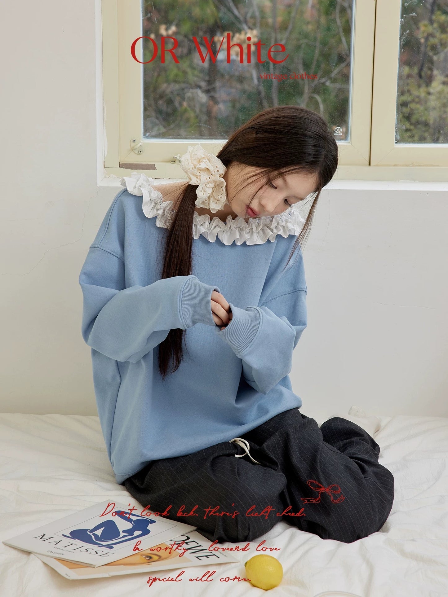 ORWhite 2-color off-shoulder collar, ruffled hem, contrast lace sweater, versatile and slim jacket
