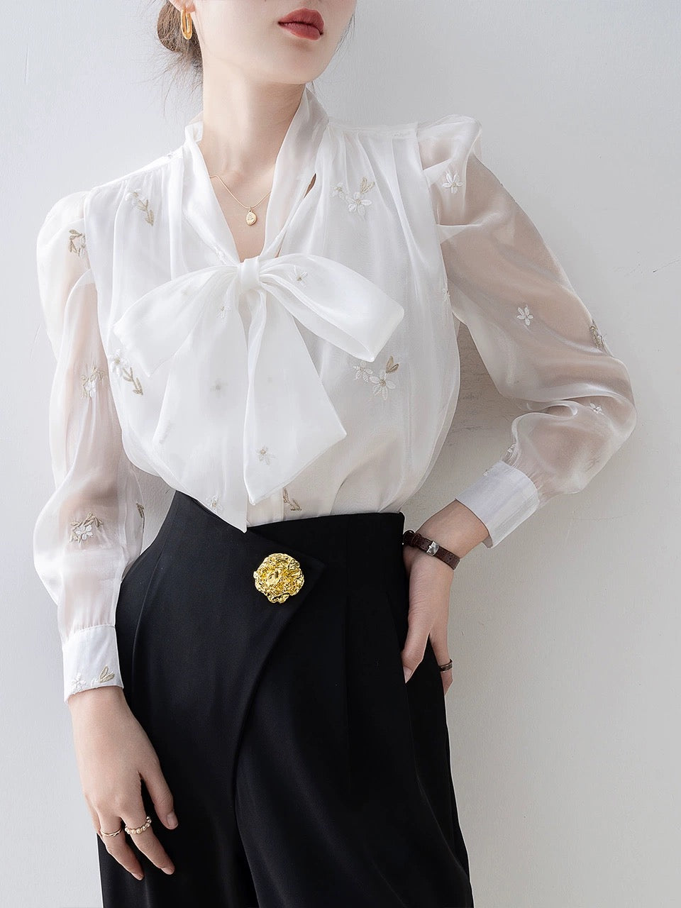 2024 spring women's white V-neck bow chiffon shirt early spring new top design embroidered shirt