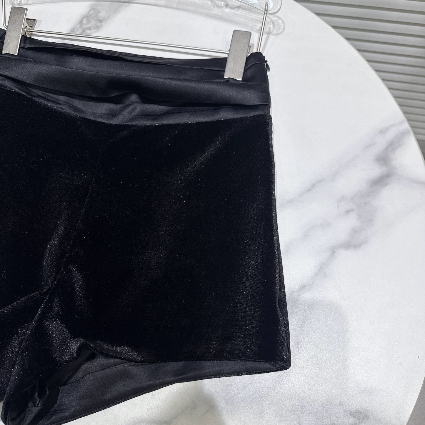 Popular online style, 2025 winter new style, hot and elegant pleated waistband spliced design, three-quarter velvet shorts/bootcut pants