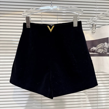 Popular online style, 2025 winter new French elegance V-shaped metal buckle velvet high-waisted shorts/bootcut pants for women.