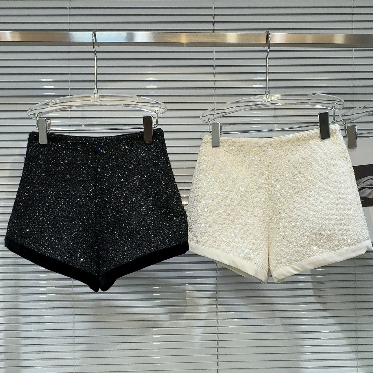 Popular online style, 2025 winter new style, niche design, velvet trim, sequined tweed, elegant and sophisticated women's shorts.