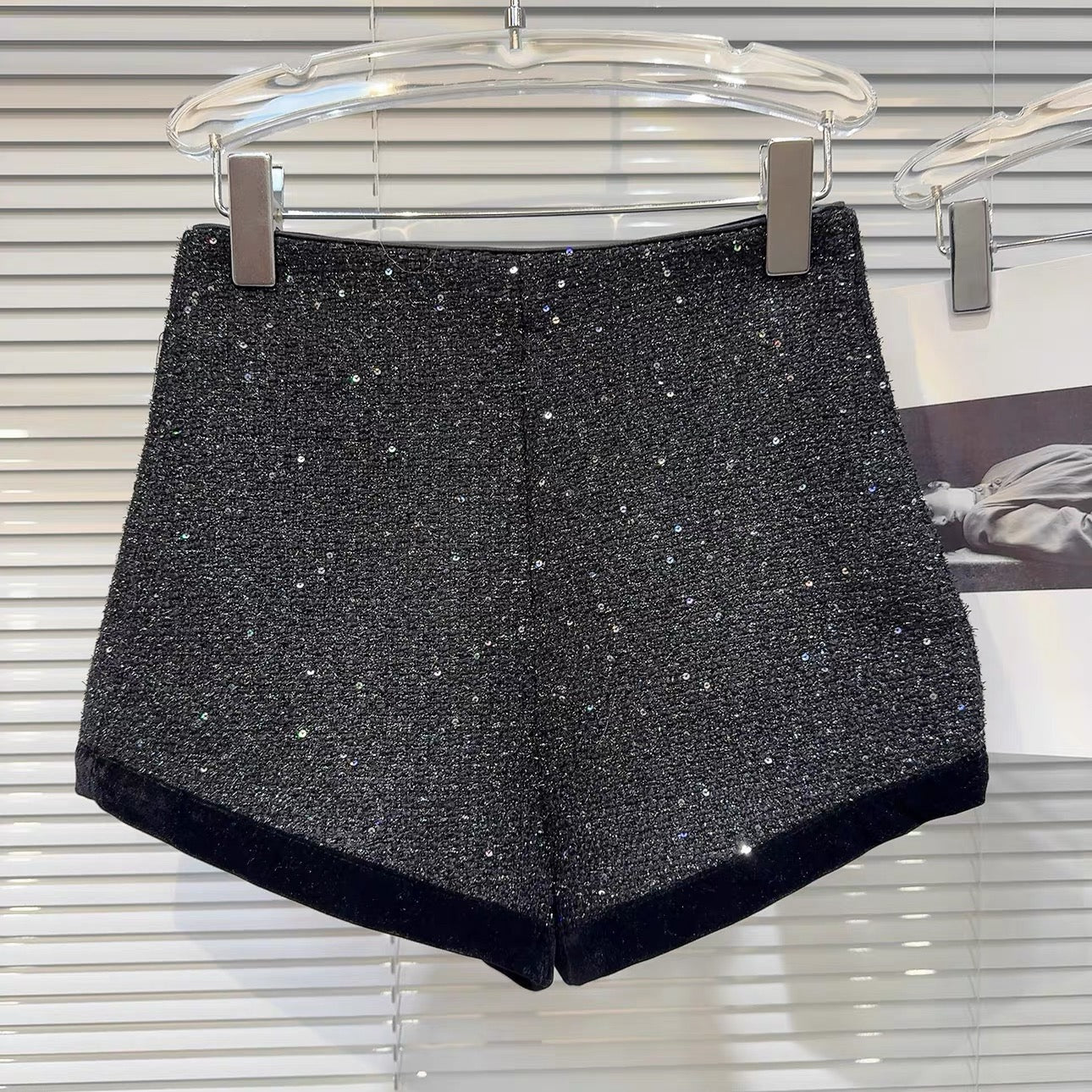 Popular online style, 2025 winter new style, niche design, velvet trim, sequined tweed, elegant and sophisticated women's shorts.