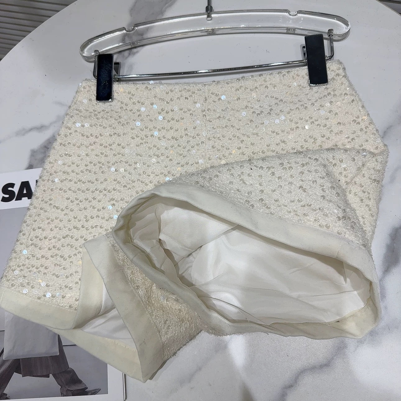 Popular online style, 2025 winter new style, niche design, velvet trim, sequined tweed, elegant and sophisticated women's shorts.