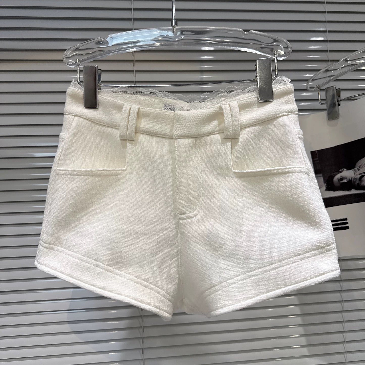Popular online style, 2025 winter new style, elegant and alluring wavy lace waistband design, thickened three-quarter length shorts/bootcut pants