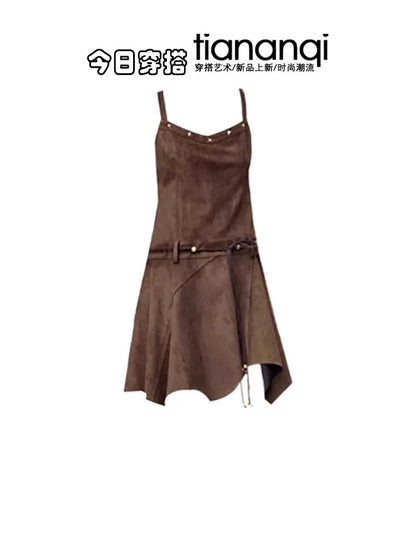 Light mature style, a and cool, early autumn contrast color outfit, hot girl, hot girl suede rivet irregular wasteland style suspender skirt