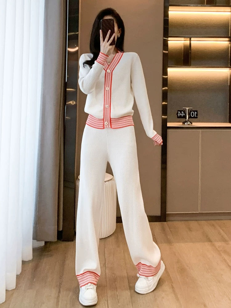 Xiaoxiangfeng knitted casual sports suit for women, spring and autumn fashion, age-reducing v-neck top, wide-leg pants, two-piece set, western style