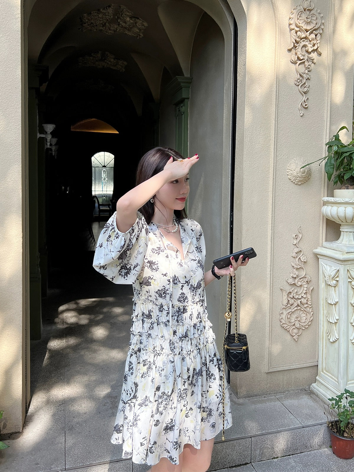 Autumn and winter women's inner wear with lantern sleeves, slimming European pastoral style skirt, floral tea break French v-neck skirt