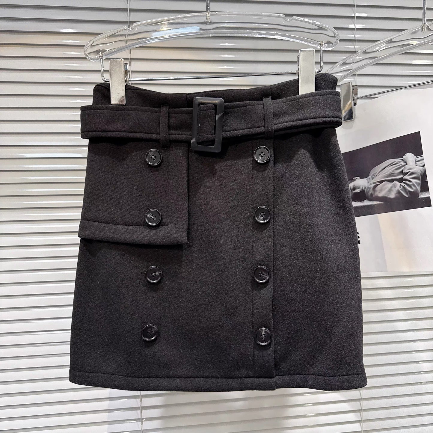 Popular online style, 2025 winter new retro British style double-breasted wool mini skirt with belt, H-line skirt