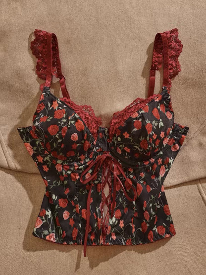 Sexy black floral lace camisole—a stylish, unique, cropped "hot girl" style top featuring cut-out details; suitable for wearing alone or as a layering piece.