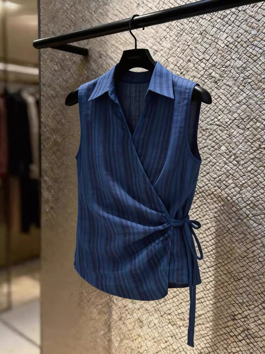 Women's French-style striped sleeveless V-neck top featuring a tie-waist design; a new, sophisticated, and chic piece for spring and summer.