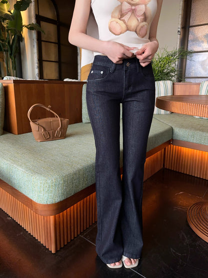 JAMAIS VU [The Ultimate Denim Pick] – A Featured Style! Premium drape, slimming fit, and leg-lengthening effect: the perfect "micro-flare" jeans.