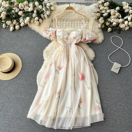 French-style off-the-shoulder strapless suspender dress for women, summer style, gentle and feminine, waist-cinching, floral print, puff sleeves, mesh fairy dress.